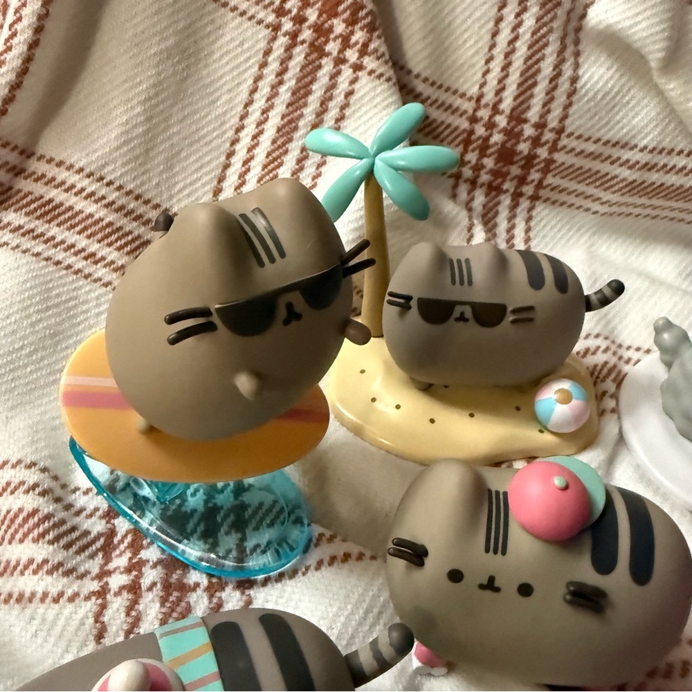 Pusheen Box exclusive 12 collective figurines bat mermaid surfing snow mushroom - Picture 3 of 6